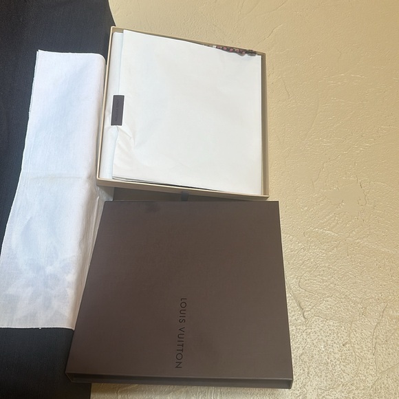 Louis Vuitton scarf from summer of 2013 “Article de Voyage” collection-BNIB - Picture 8 of 11